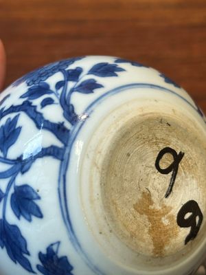 A Chinese blue and white mustard jar and cover with floral design, Kangxi — 照片 14