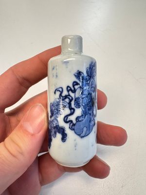 A Chinese blue and white 'Mythical Animals' snuff bottle and a 'Buddhist Lions' snuff bottle — photo 4
