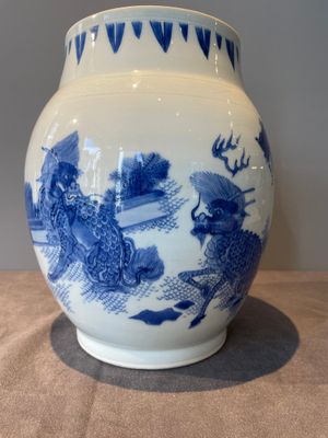 A Chinese blue and white 'mythical animals' vase, Transitional period — photo 2