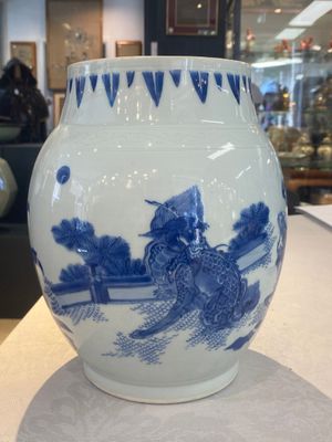 A Chinese blue and white 'mythical animals' vase, Transitional period — photo 35