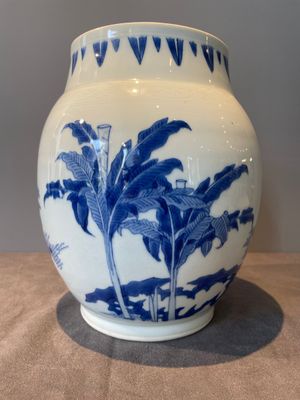 A Chinese blue and white 'mythical animals' vase, Transitional period — photo 4