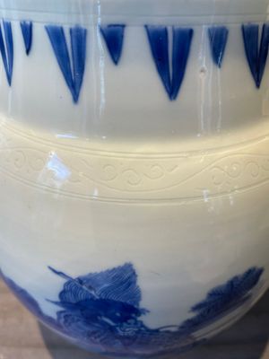 A Chinese blue and white 'mythical animals' vase, Transitional period — 照片 12