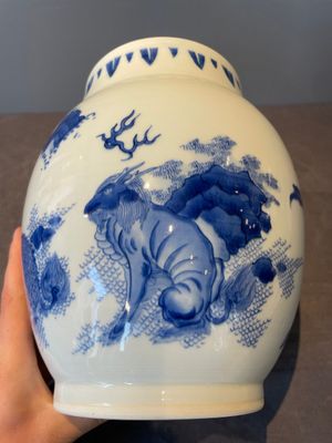 A Chinese blue and white 'mythical animals' vase, Transitional period — 照片 6