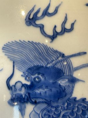 A Chinese blue and white 'mythical animals' vase, Transitional period — 照片 10