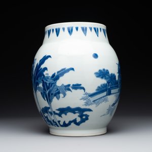A Chinese blue and white 'mythical animals' vase, Transitional period — 照片 4