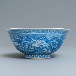 A Chinese blue and white 'mythical beasts' bowl, Guangxu mark, 19/20th C. — photo 4