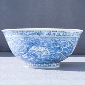 A Chinese blue and white 'mythical beasts' bowl, Guangxu mark, 19/20th C. — photo 9
