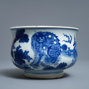A Chinese blue and white 'mythical beasts' censer, Transitional period — photo 3