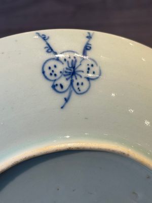 A Chinese blue and white 'mythical beasts' plate, Shunzhi mark and of the period — foto 11