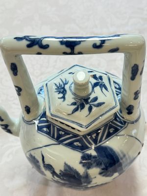 A Chinese blue and white 'Mythical Beasts' wine pot and cover, Transitional period — foto 13
