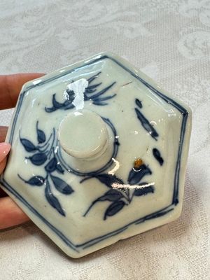 A Chinese blue and white 'Mythical Beasts' wine pot and cover, Transitional period — foto 14