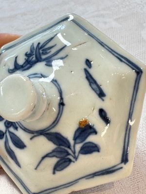 A Chinese blue and white 'Mythical Beasts' wine pot and cover, Transitional period — foto 15