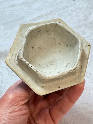 A Chinese blue and white 'Mythical Beasts' wine pot and cover, Transitional period — foto 16