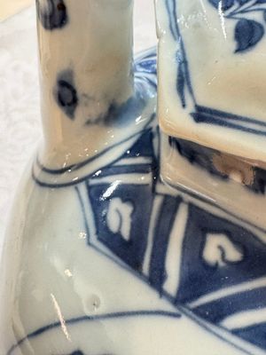 A Chinese blue and white 'Mythical Beasts' wine pot and cover, Transitional period — foto 7