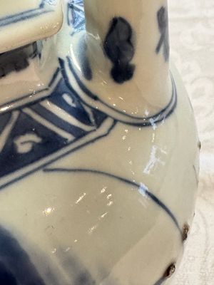A Chinese blue and white 'Mythical Beasts' wine pot and cover, Transitional period — foto 8