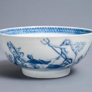 A Chinese blue and white mythological bowl depicting Neptune, Qianlong — 照片 1