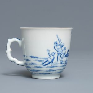A Chinese blue and white mythological cup and saucer with matching plate depicting Neptune, Qianlong — 照片 4