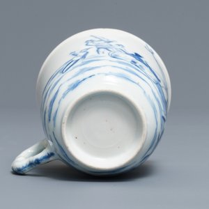 A Chinese blue and white mythological cup and saucer with matching plate depicting Neptune, Qianlong — 照片 10