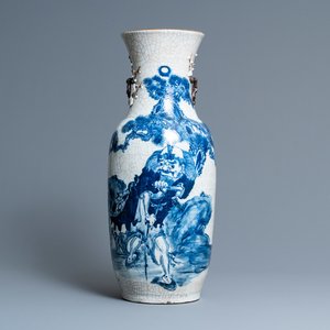 A Chinese blue and white Nanking crackle-glazed 'Li Tieguai' vase, 19th C. — photo 1