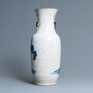 A Chinese blue and white Nanking crackle-glazed 'Li Tieguai' vase, 19th C. — photo 3