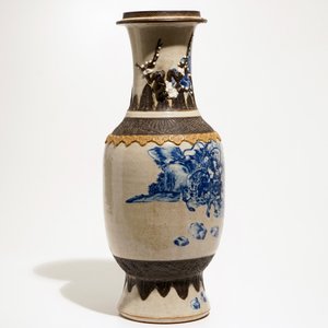 A Chinese blue and white Nanking vase with design of warriors, 19th C. — 照片 2