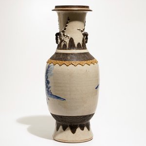 A Chinese blue and white Nanking vase with design of warriors, 19th C. — 照片 3