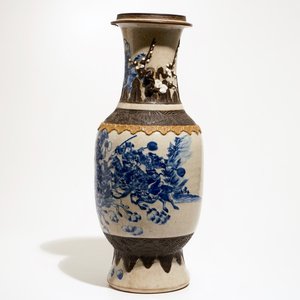 A Chinese blue and white Nanking vase with design of warriors, 19th C. — 照片 4
