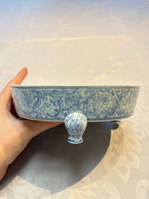 A Chinese blue and white narcissus basin, Yongzheng mark, 20th C. — photo 1