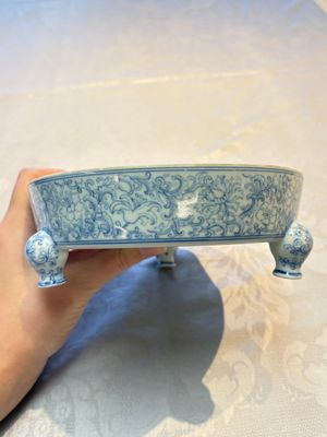 A Chinese blue and white narcissus basin, Yongzheng mark, 20th C. — photo 2