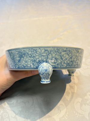 A Chinese blue and white narcissus basin, Yongzheng mark, 20th C. — photo 3
