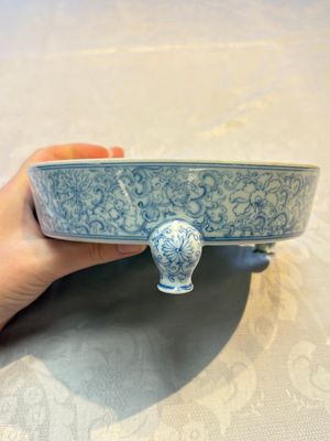 A Chinese blue and white narcissus basin, Yongzheng mark, 20th C. — photo 5