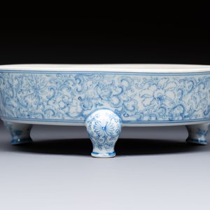 A Chinese blue and white narcissus basin, Yongzheng mark, 20th C. — photo 2