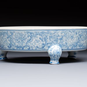 A Chinese blue and white narcissus basin, Yongzheng mark, 20th C. — photo 3