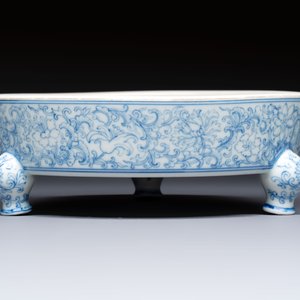 A Chinese blue and white narcissus basin, Yongzheng mark, 20th C. — photo 4