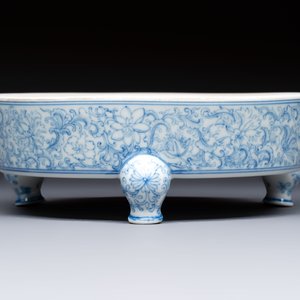 A Chinese blue and white narcissus basin, Yongzheng mark, 20th C. — photo 5