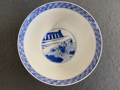 A Chinese blue and white 'narrative subject' bowl, Kangxi mark and of the period — photo 1