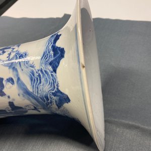 A Chinese blue and white narrative subject yenyen vase, 19th C. — photo 7