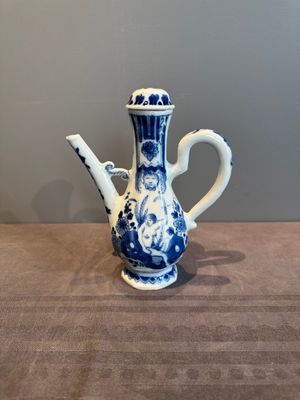 A Chinese blue and white 'nude figure' jug and cover, Kangxi, ca. 1680 — photo 1