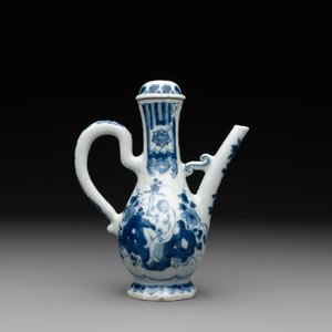 A Chinese blue and white 'nude figure' jug and cover, Kangxi, ca. 1680 — photo 3