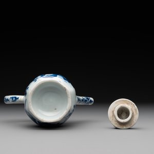 A Chinese blue and white 'nude figure' jug and cover, Kangxi, ca. 1680 — photo 6