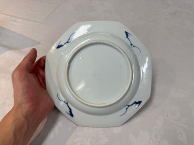 A Chinese blue and white octagonal armorial plate with an alliance coat of arms of De Haze and Sonmans for the Dutch market, Qianlong, ca. 1738-1741 — photo 5