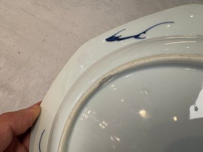 A Chinese blue and white octagonal armorial plate with an alliance coat of arms of De Haze and Sonmans for the Dutch market, Qianlong, ca. 1738-1741 — photo 6