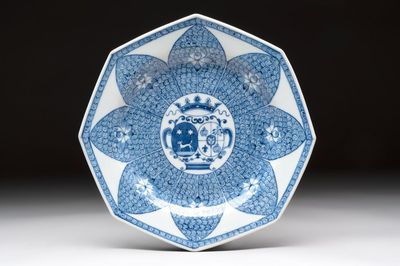 A Chinese blue and white octagonal armorial plate with an alliance coat of arms of De Haze and Sonmans for the Dutch market, Qianlong, ca. 1738-1741