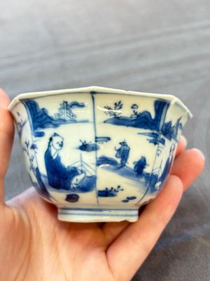A Chinese blue and white octagonal bowl and a green and red-enamelled blue and white bowl, Jiajing/Chongzhen — 照片 2