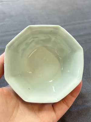A Chinese blue and white octagonal bowl and a green and red-enamelled blue and white bowl, Jiajing/Chongzhen — 照片 5