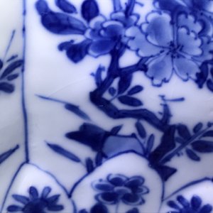 A Chinese blue and white octagonal bowl with floral design, Kangxi — 照片 13