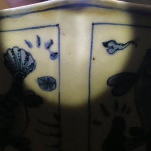 A Chinese blue and white octagonal bowl with various fish, Wanli — photo 18