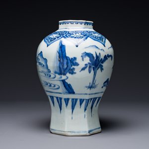 A Chinese blue and white octagonal 'Jia Guan Jin Jue 加官晉爵' vase, Transitional period — 照片 3