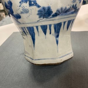 A Chinese blue and white octagonal vase, Transitional period — photo 19