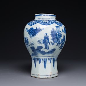 A Chinese blue and white octagonal 'Zhi Ri Gao Sheng 指日高昇' vase, Transitional period — photo 1